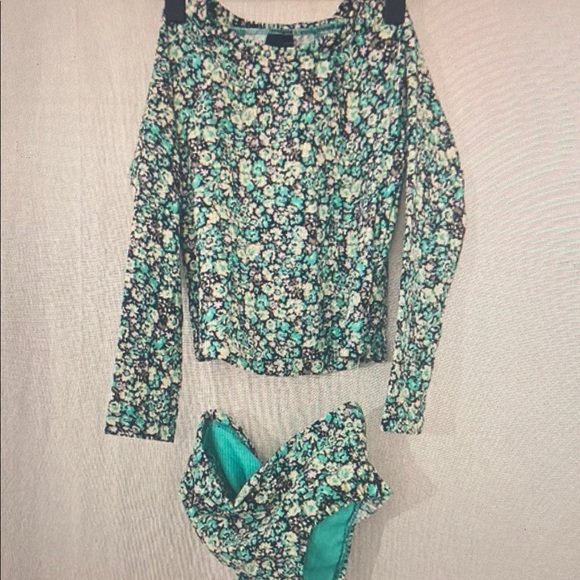 GAP 2-Piece Long Sleeve Top & Bottoms Bikini in Turquoise Blue &
Yellow Floral - Picture 1 of 1